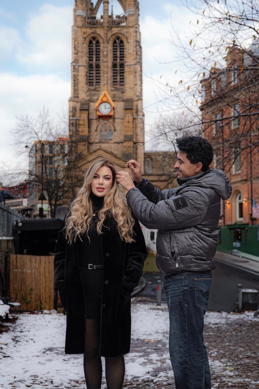 Vicente Alves trabalhando com modelo em Londres